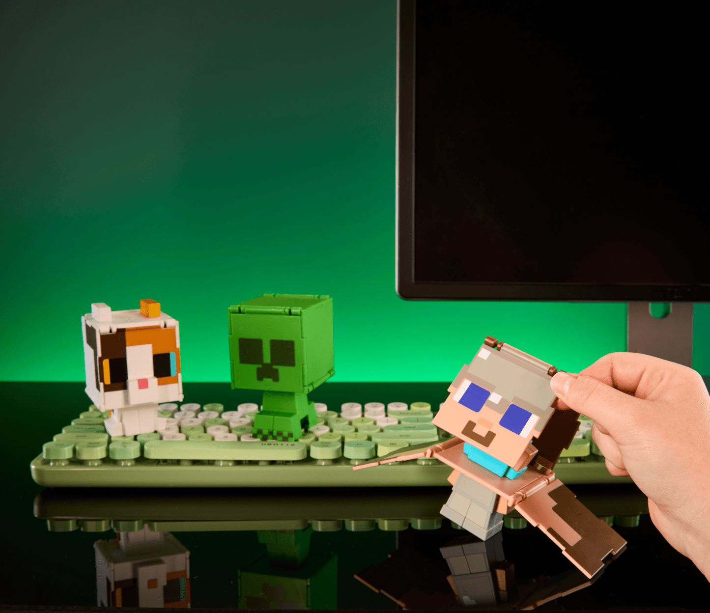 Minecraft Flippin¡¯ Figs Figures Collection, 2-in-1 Fidget Play, 3.75-in Scale & Pixelated Design (Characters May Vary)