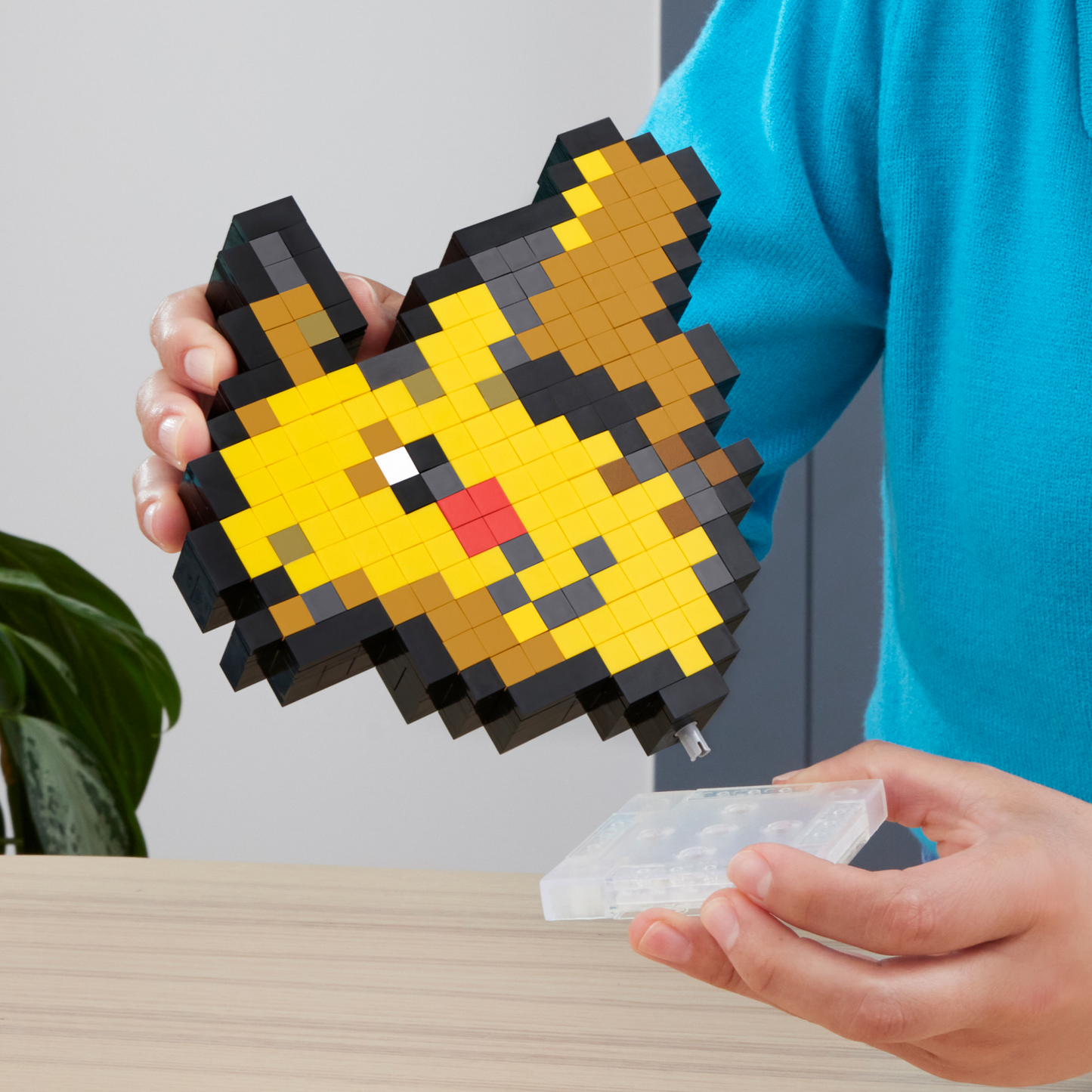 MEGA Pok¨¦mon Pikachu Building Toy Kit (400 Pieces) Retro Set For Collectors